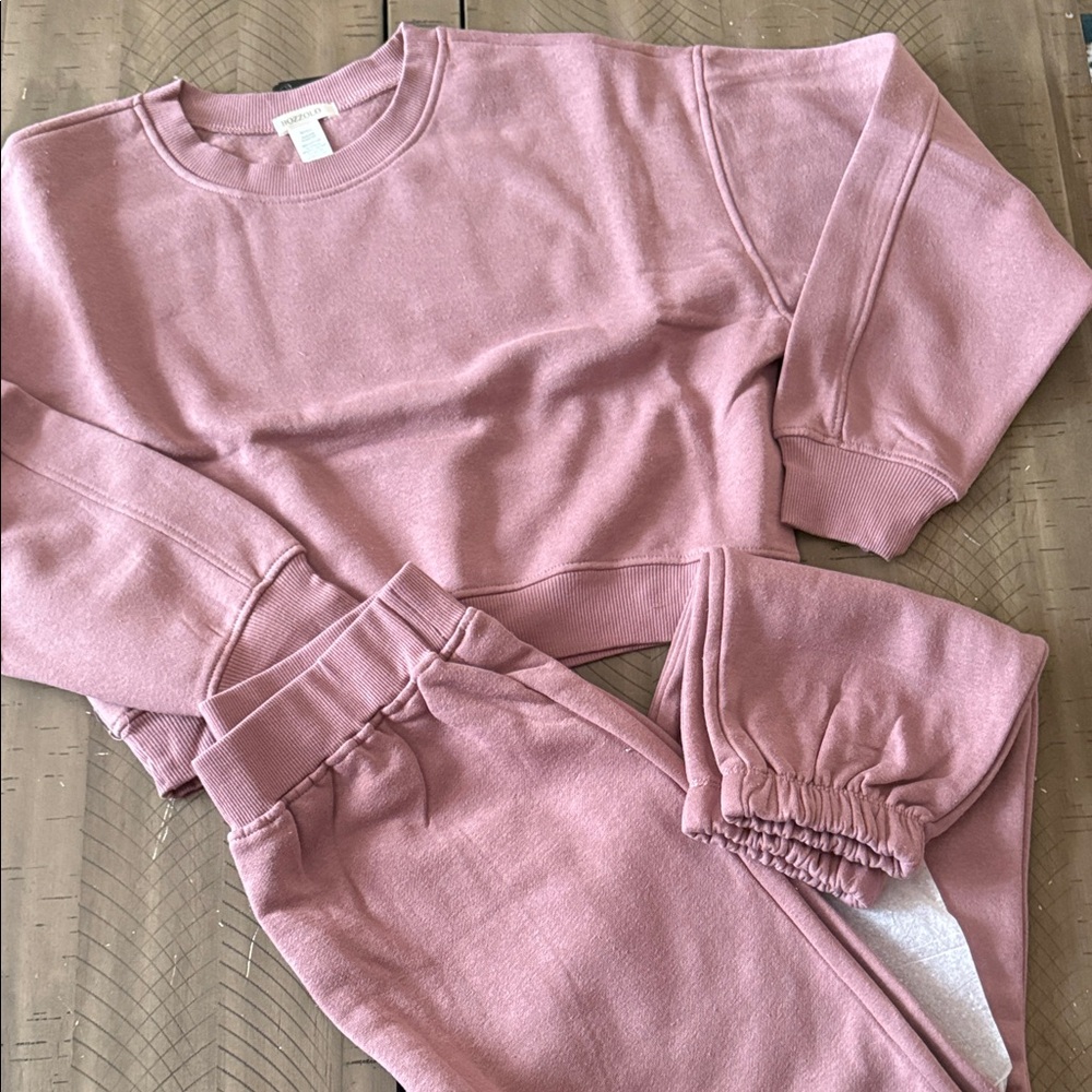 Bozzolo Dusty Rose Pink Sweatshirt and Jogger Set